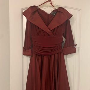 Jessica Howard size 8 beautiful Dark Red dress.
